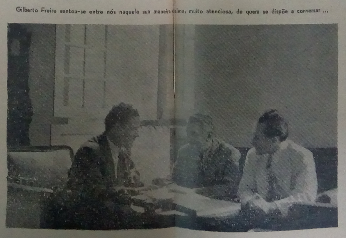 Foto da entrevista de Gilberto Freire a Manuel Ferrreira e Campos Lobo, radialistas da Emissora de Goa