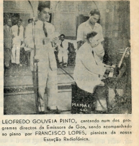 Foto do cantor Leofredo Gouveia Pinto acompanhado pelo pianista Francisco Lopes nos estúdios da Emissora de Goa