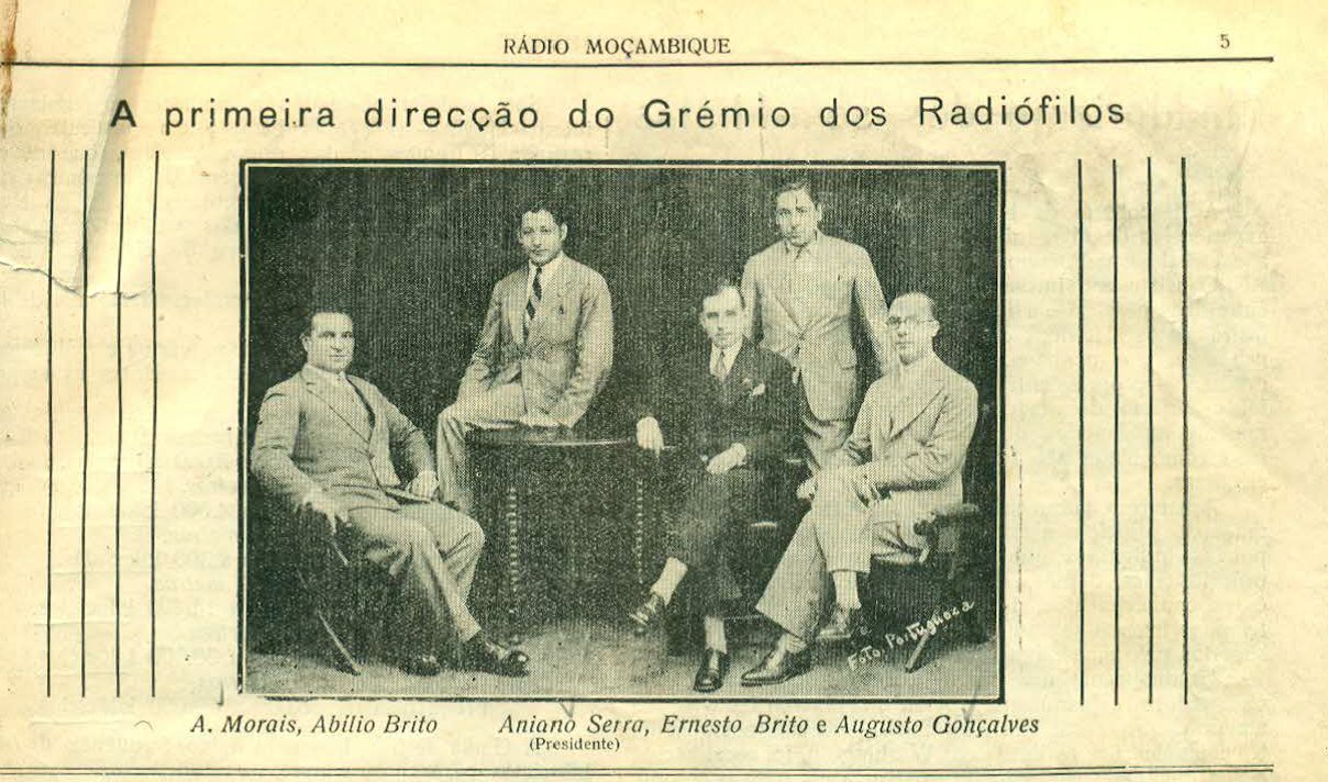 Foto da primeira Direcção do Grémio dos Radiófilos da Colónia de Moçambique eleita na primeira assembleia geral, realizada no Teatro Scala a 1 de Agosto de 1932